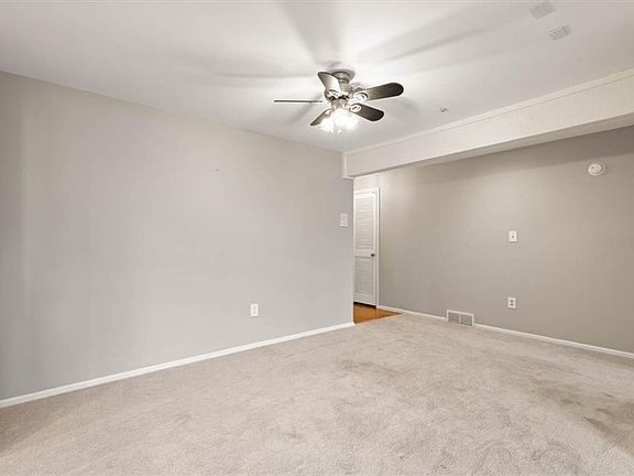 4th image of 10712 Glenwood St APT B