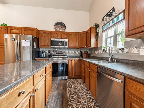 Stainless steel appliances Included