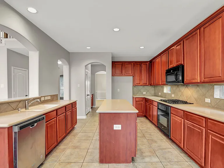 8901 Bent Tree Dr — Photo 16