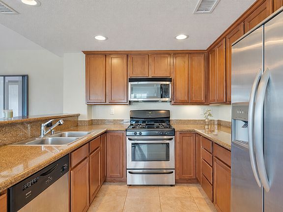 4th image of 1613 Emerald St