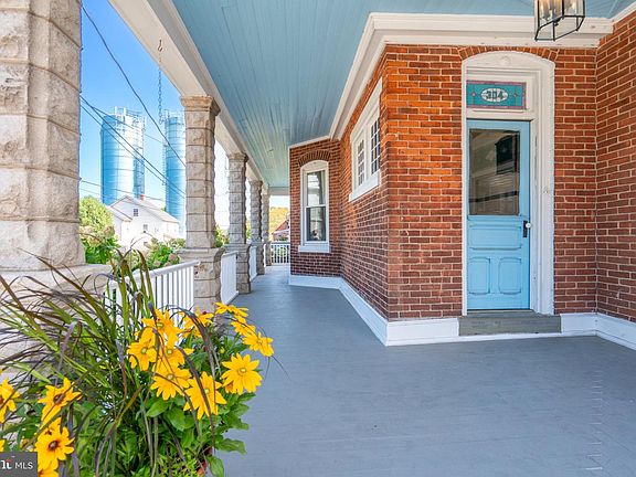 4th image of 304 Main St
