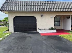 7813 NW 70th Ct, Fort Lauderdale, FL