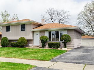 1015 Kip Pl, Lemont, IL 60439