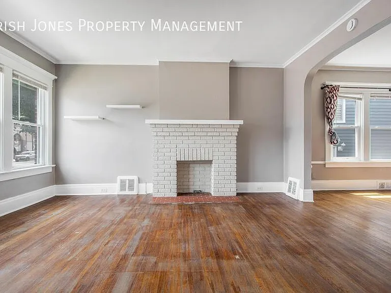 2518 Delaware Ave — Photo 6