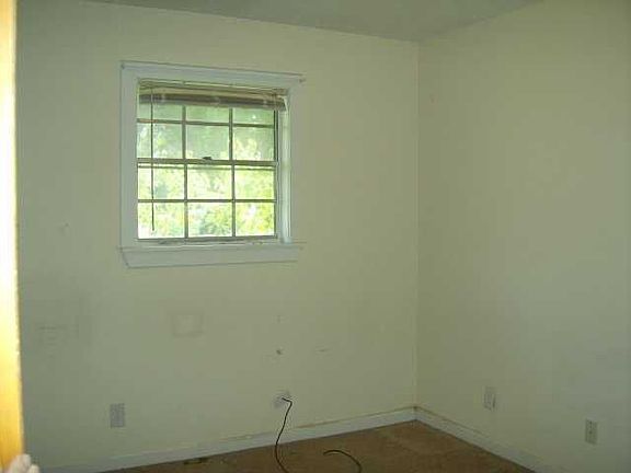 4th image of 100 Kerns Dr