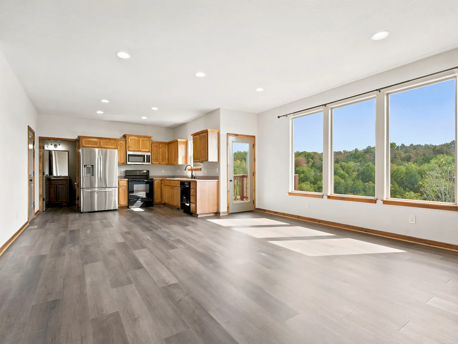 4 bed, 2.5 bath, 2048 sqft, $2,500 — Photo 4