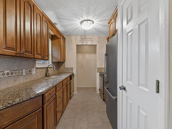 4th image of 905 Loganwood Dr