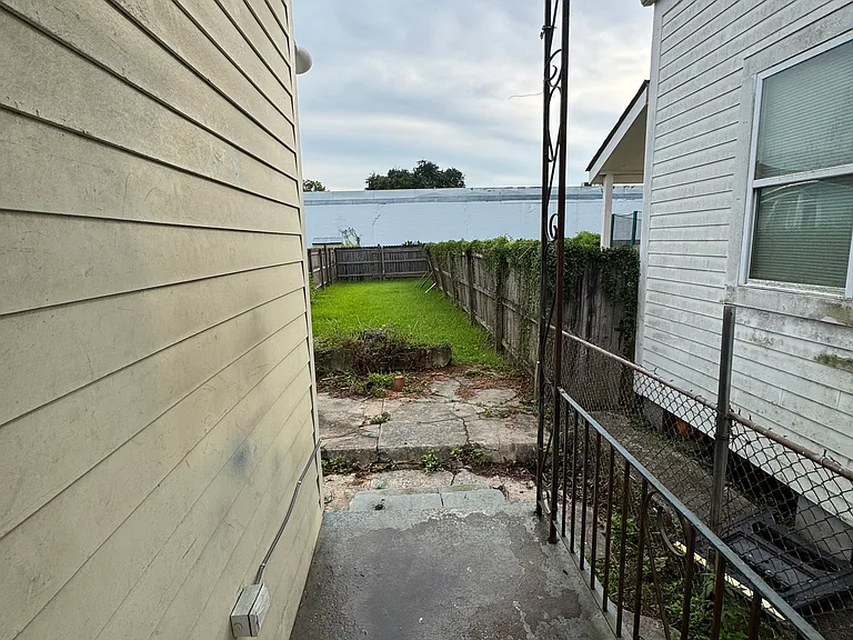 2639 Dumaine St — Photo 18