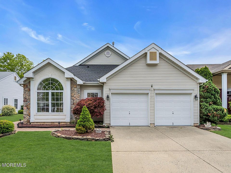 1st image of 21 Baltusrol Drive