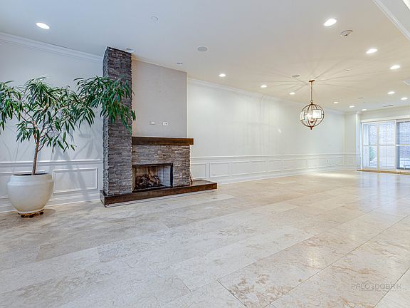 4th image of 1657 Hickory St #10