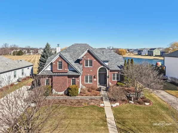 3534 Hidden Fawn Dr, Elgin, IL 60124