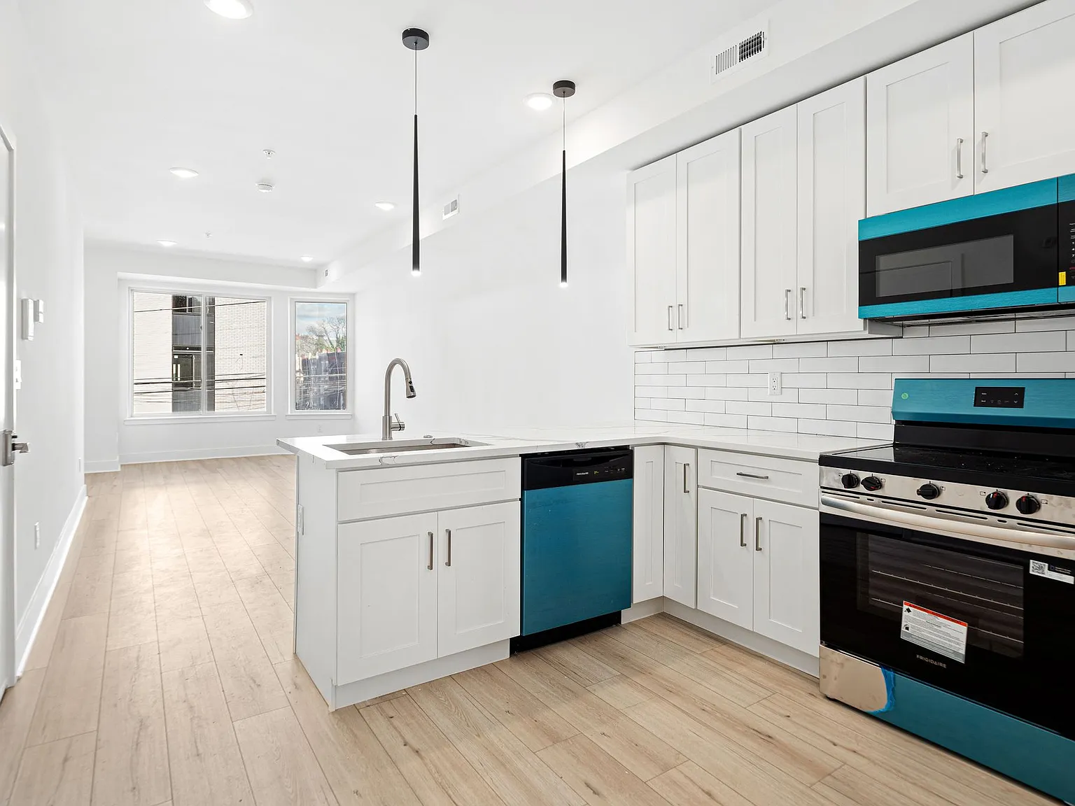 2 bed, 950 sqft, $1,900 — Photo 4