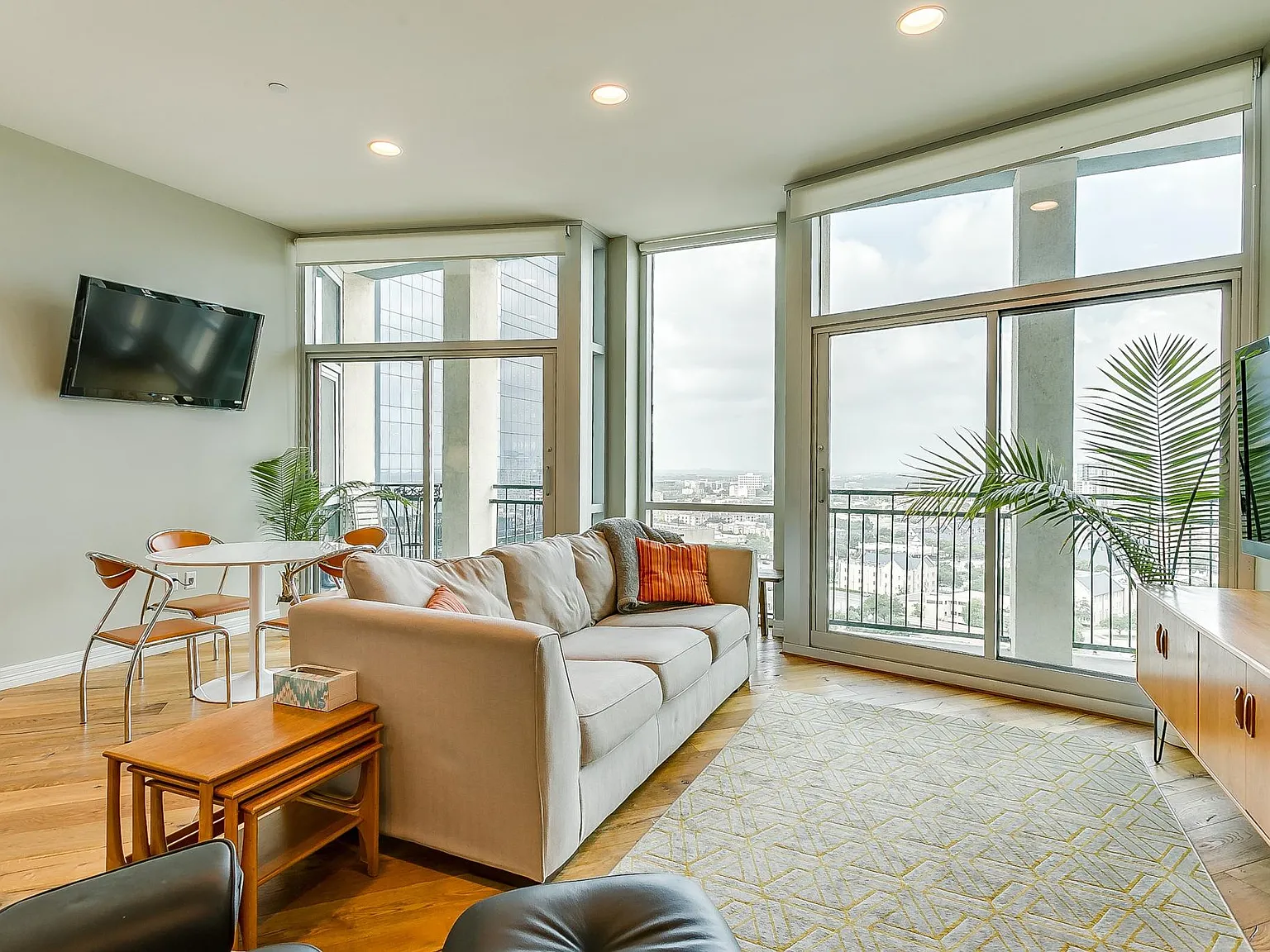 2 bed, 1175 sqft, $3,450 — Photo 3