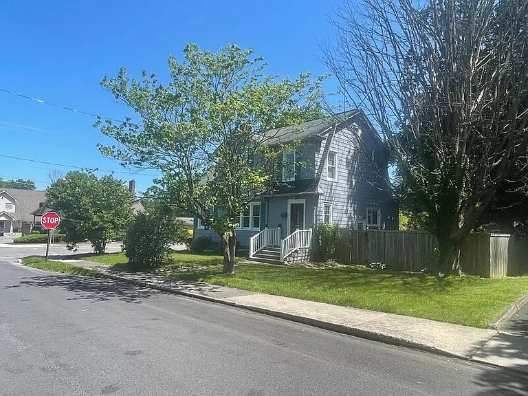 528 Lindbergh Ave — Photo 4