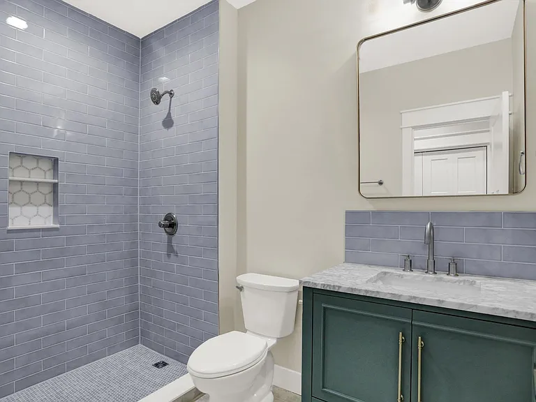 2110 S Smith Rd — Photo 16