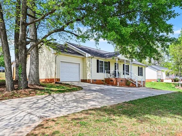 353 Woodlawn Ave, Mount Holly, NC 28120
