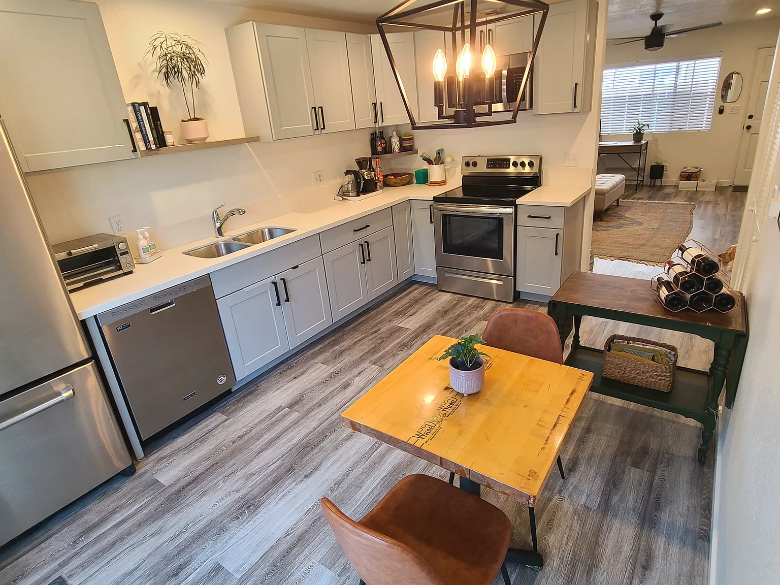 2 bed, 800 sqft, $2,450 — Photo 2