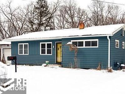 905 E Briggs Ave, Fairfield, IA, 52556