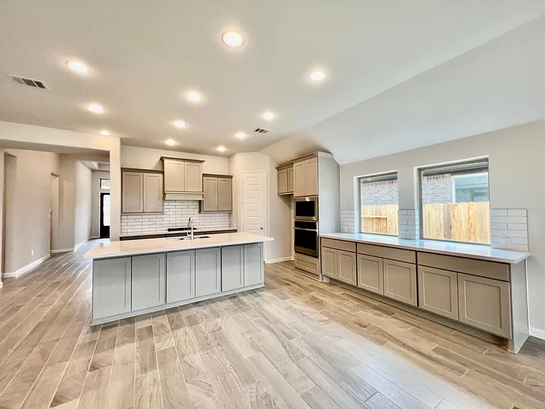 1351 Park Path Dr — Photo 4
