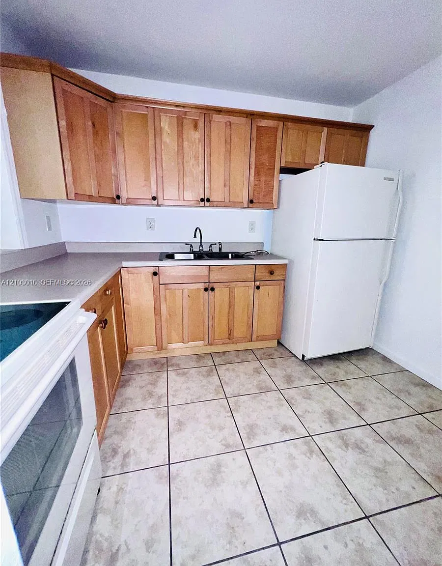 Gold Coast Condo — Photo 2