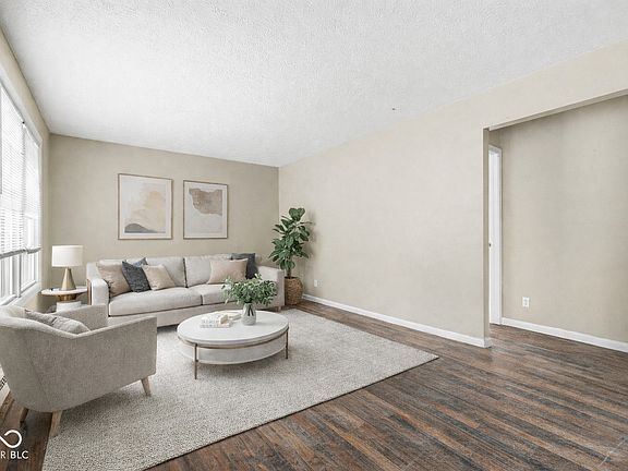 3rd image of 8121 N Fox Hollow Rd