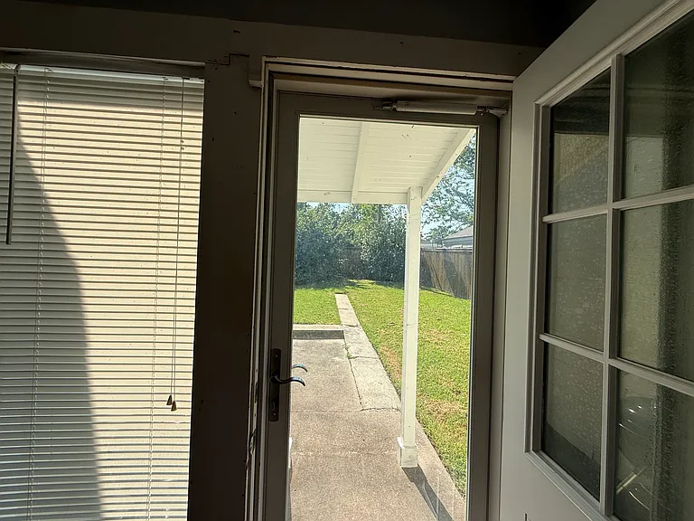 1348 S Florence Ave — Photo 19
