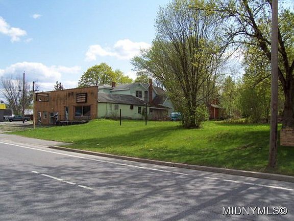4th image of 161 Oriskany Blvd