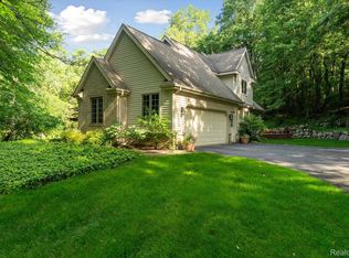 8894 Autumnglo Dr, Clarkston, MI 48348