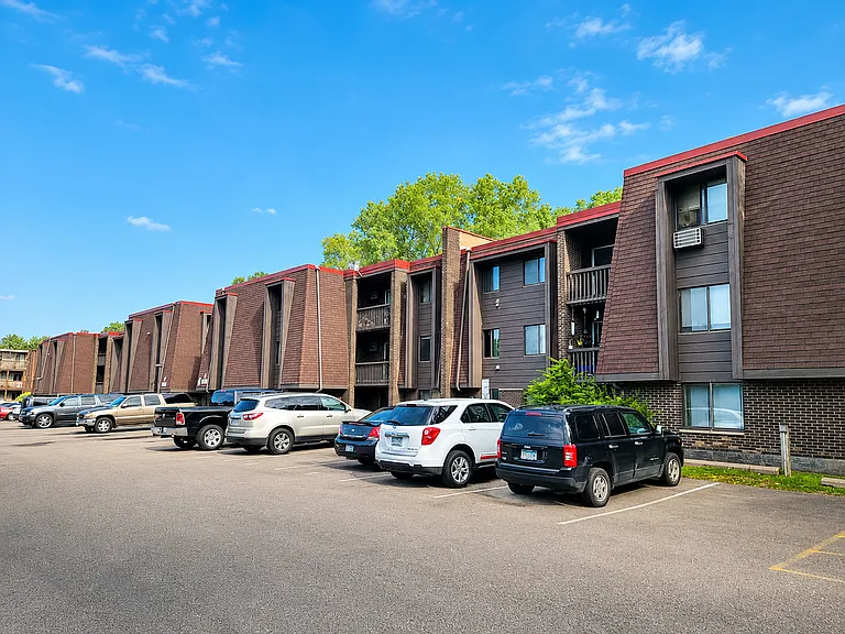 Hazelwood Apartments — Photo 15