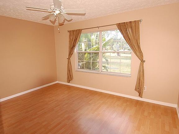 5th image of 2422 SE Saint Lucie Blvd