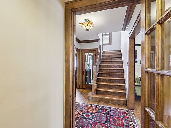 3rd image of 733 S Oak Park Ave