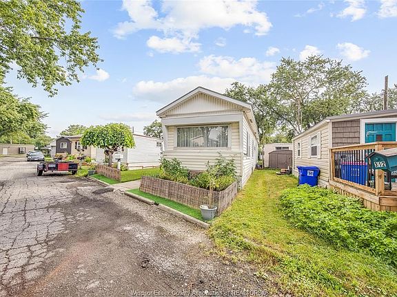 3rd image of 310 Pompano Ave