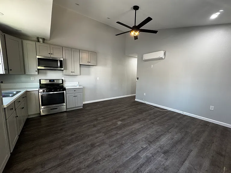 1750 W 82nd St — Photo 9