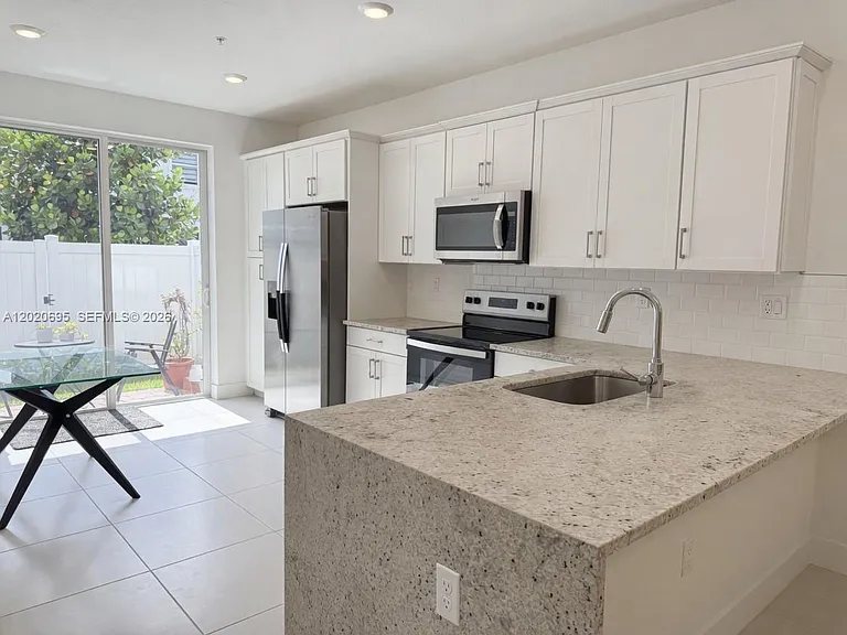 217 SW 170th Ave — Photo 7