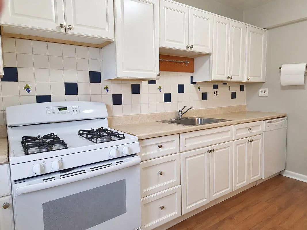 3 bed, 2.0 bath, 1795 sqft, $2,500 — Photo 4