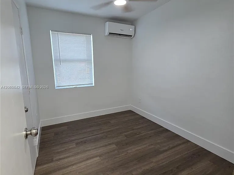 289 NE 45th Ct — Photo 11