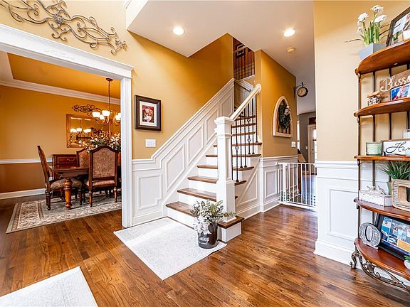 2nd image of 204 Fox Hollow Dr