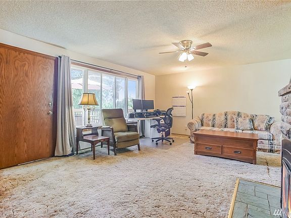 3rd image of 20422 Des Moines Memorial Dr S