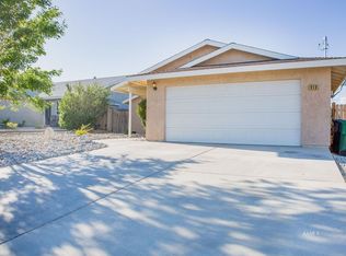 910 W Dolphin Ave, Ridgecrest, CA 93555