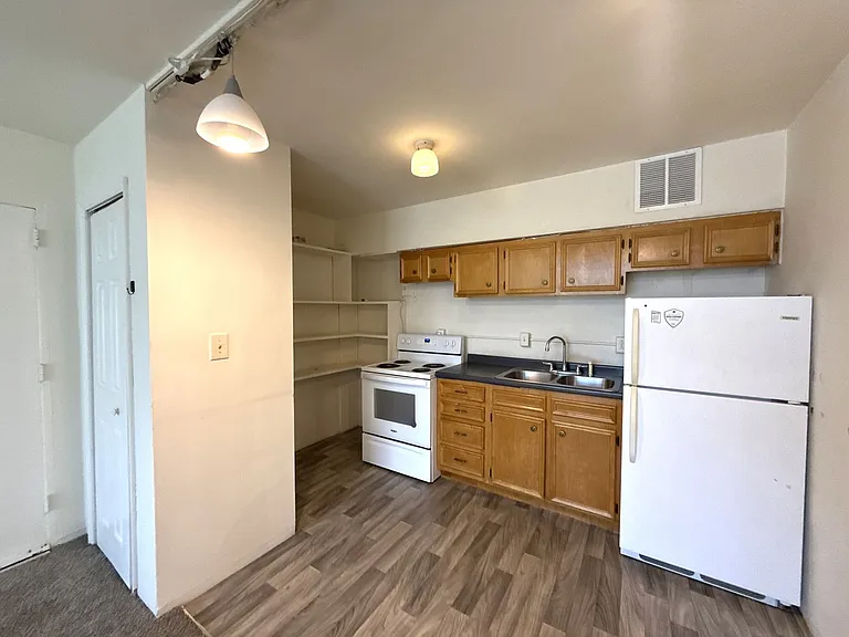 A0432-Kirkland Apts — Photo 14