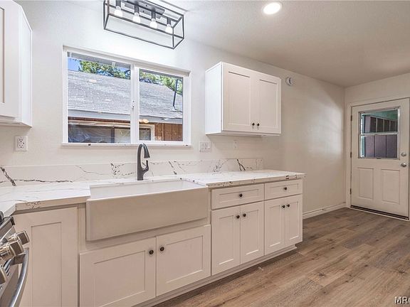 5th image of 448 Victoria Ln