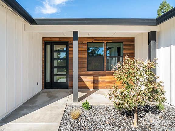 4th image of 4870 Dandelion Dr