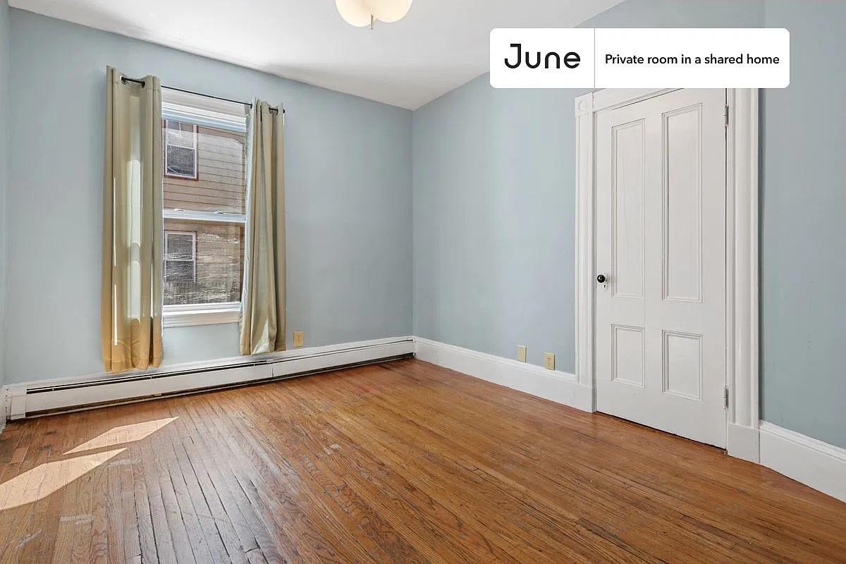 Full bedroom in 4 bed/2 bath home in Allston #421 C — Photo 4