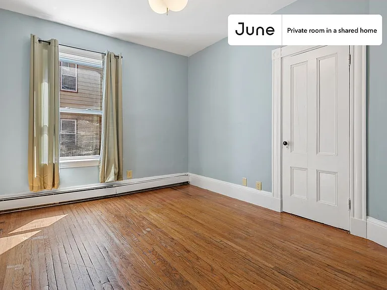 76 Easton St #C — Photo 4