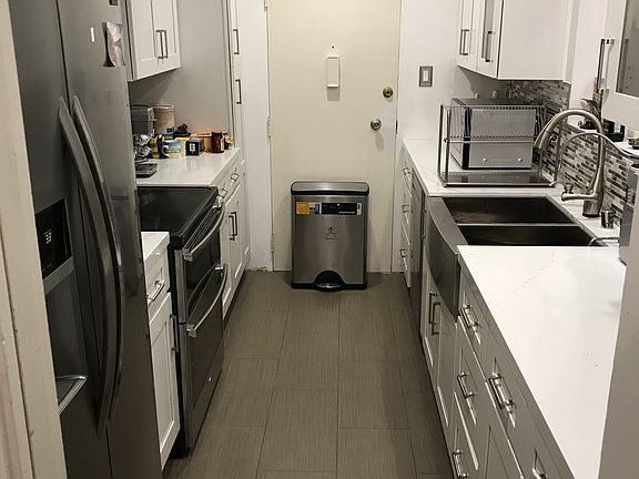 3rd image of 1525 N Hayworth Ave APT 101
