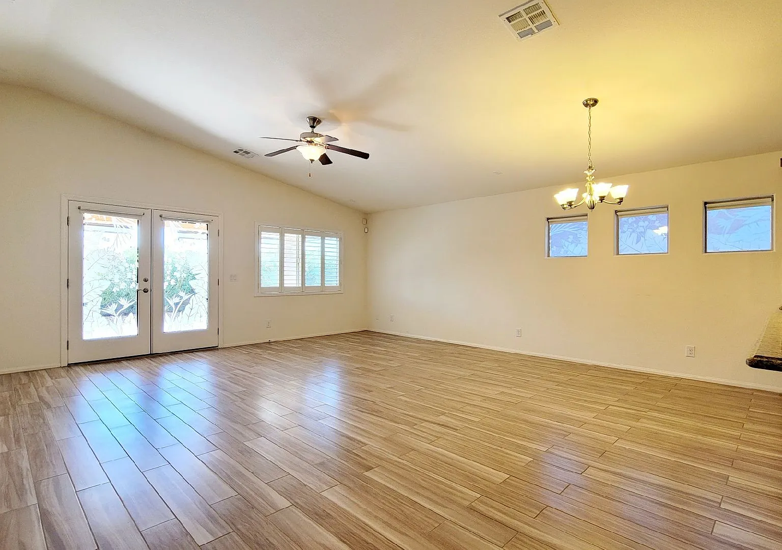 8327 Spectacle Reef Ave - 3bedrooms, 2.5 bathroom, 1928 SQFT — Photo 4
