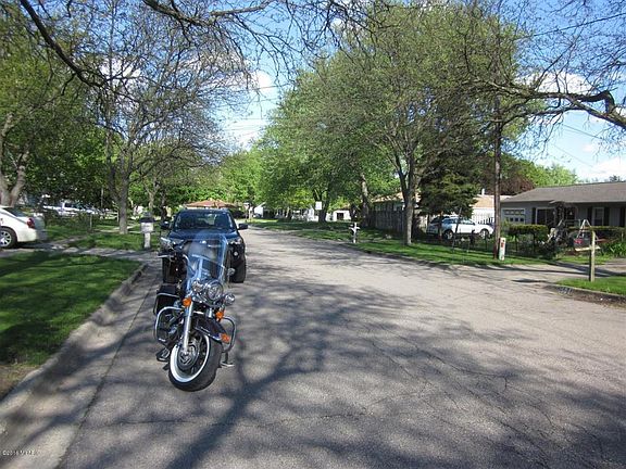 4th image of 2503 Dexter Ave