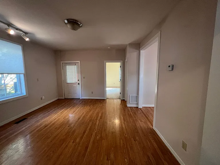 1122 Market St E — Photo 20