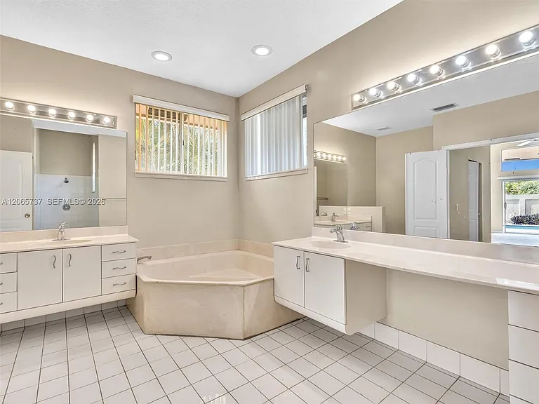 11335 Lake Shore Dr — Photo 10