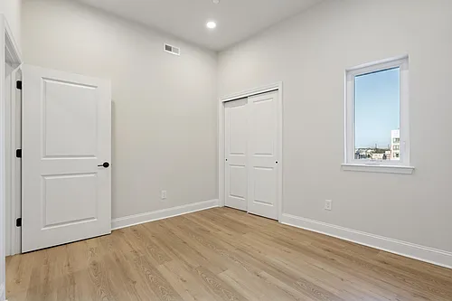 Floor plan Corner 1 Bedroom with Balcony